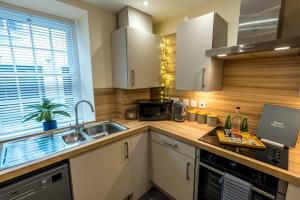 Cosy Cottage in Central Kendal with Parking!