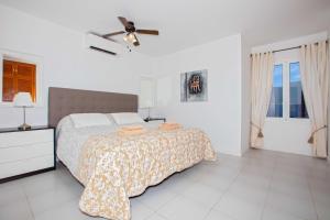 Wonderful Los Mojones Villa Casa Penyas Blancas Modern 6 Bedroom Villa Central Location Lanzarote