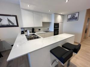 Luxurious 2-bedroom apartment with sauna front sea view T95