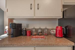 Cozy Pet-Friendly Cabin w Fenced-In Yard Close to Slopes Beach Town