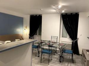 Appartement avec Parking Gratuit et Wifi