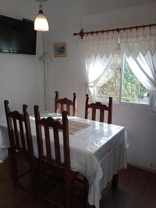 Vivienda en altos con uso exclusivo de entrada de auto y parrilla