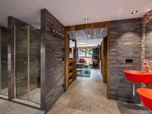 Chalet de luxe familial à Val dIsère avec spa, proche des pistes et équipements premium - FR-1-567-72