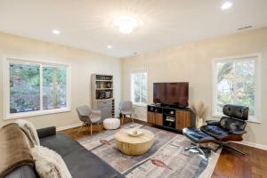 Luxe Mountain Home Near Ridgecrest and Asheville!