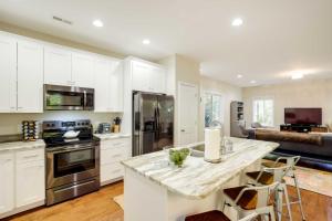 Luxe Mountain Home Near Ridgecrest and Asheville!