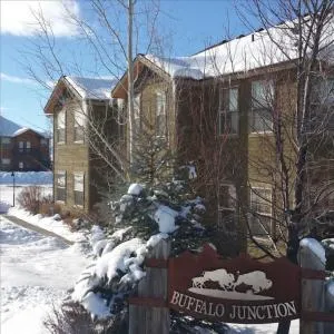 First Floor Buffalo Junction Condo - 蒂托尼亚