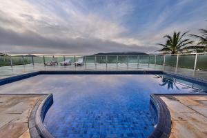 Vista Espetacular em Escarpas com Piscina