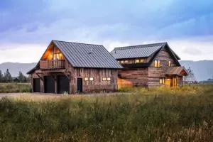 Beautiful 5 BR Wild Mustang Home in Victor, ID - 蒂托尼亚