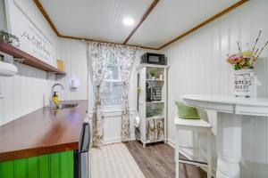 Wilmington Area Studio about 4 Mi to Downtown!