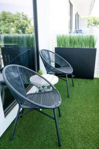 CHIC Modern Nashville Condo POOL, PATIO, PARKING