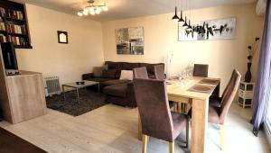 Ferienhaus mit Pool, primera linea