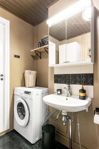 Cozy Room x Aurora Lights