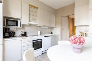 Cozy Room x Aurora Lights