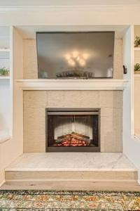 Condo with Pool and Free Parking Walk Downtown & Germantown