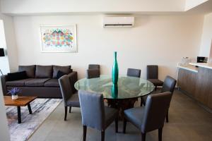 04063 New Deluxe Unit Signature Condominium US Consulate