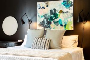 Famous Music Row Presidential Suite with Guitar Pool