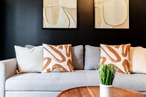 Famous Music Row Presidential Suite with Guitar Pool