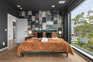 Oasis on the River with Garage Walk to Downtown