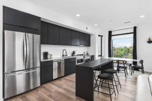 Oasis on the River with Garage Walk to Downtown