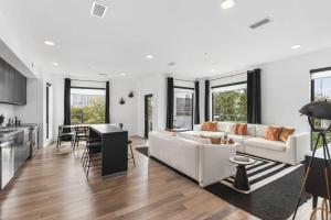 Oasis on the River with Garage Walk to Downtown