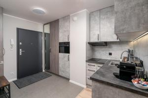 ApartWro 2th - City Square Railway Station, balcony, garage