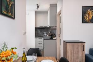 ApartWro 3th - apartament przy dworcu głównym PKP, balkon, garaż, rowery