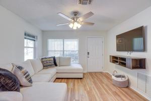 Williston Home with Yard 6 Mi to Devils Den Spring