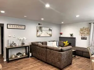New HB Family Vacation Home - Midway City