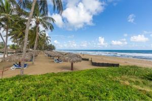 Beautiful Beachfront Penthouse 2 Bdrm 2 Bath Condo