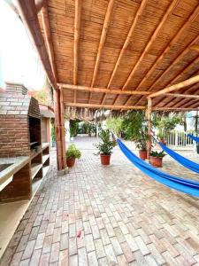 Casa con piscina y salida a la playa