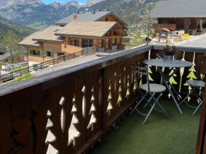 Charmant appartement près du centre, parking inclus - FR-1-693-83