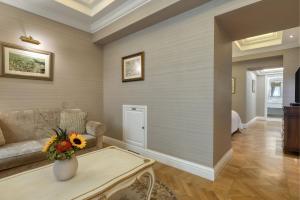 Deluxe Suite 1 Bedroom Suite, 1 King, Courtyard view room in King George A Luxury Collection Hotel Athens