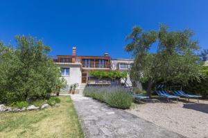 Apartment in Tribalj 41649 