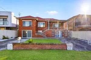 Spacious Upper House For You - Mount Pritchard