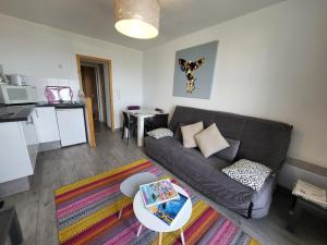 Appartement T2 rénové face mer avec balcon, à 150m de la plage et 300m des commerces - FR-1-92-611