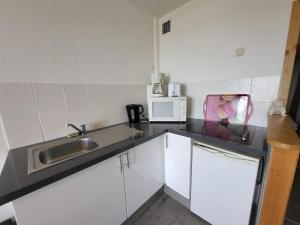 Appartement T2 rénové face mer avec balcon, à 150m de la plage et 300m des commerces - FR-1-92-611