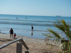 Maison Rénovée 5 Chambres, WiFi, Parking, à 800m du Marché et 1km Plage - FR-1-92-891