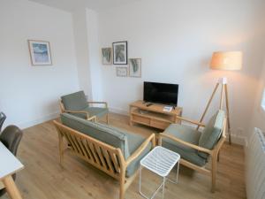 Maison Rénovée 200m du Centre et 350m Plage - Cour Fermée, 2 Chambres, Tout Équipé - FR-1-22-322