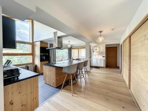 Chalet de Luxe 6 Chambres avec Piscine et Bien-Être à Combloux - FR-1-560-107