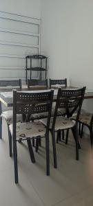 Casa com piscina duas quadras da praia