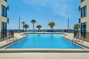 Sunbird Resort! Direct Beachfront Condo! Free Beach Chairs! by Dolce Vita Getaways PCB