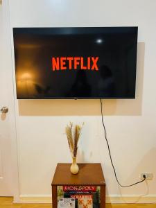 cozy and minimalist room near airport