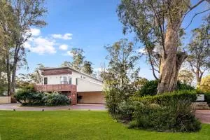 Inn The Tuarts Guest Lodge - Collie