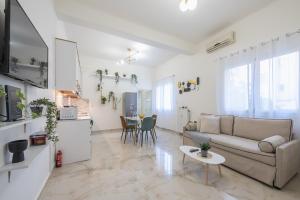 MODERN APARTMENT 200M FROM ACROPOLIS 100Mbps NETFLIX