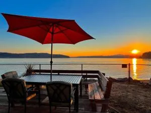Hood Canal Relaxing beachfront oasis w/ King Bed - Tahuya