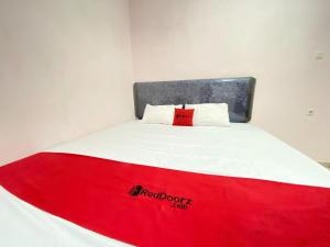 RedDoorz At Homestay Madu Makassar