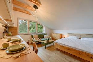 Dom pri jazere, Bešeňová