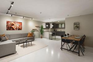 ARCTIC HOMES - Downtown Penthouse