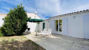 Villas Villa individuelle de plain pied, a 300m du marche, et 500m de la plage, : Maison 3 Chambres