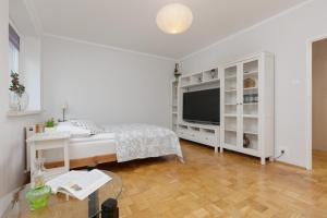 Studio Bielany with Home Office near Metro Station by Renters